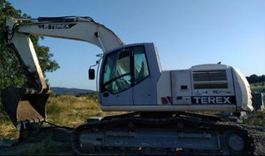 ESCAVATORE TEREX TC210